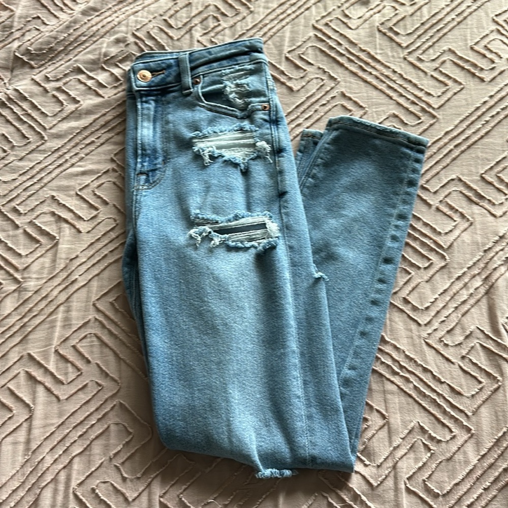 AE 000S Ripped Mom Jean - Picture 2 of 5